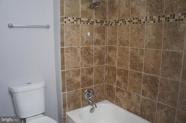 Building Photo - 5814 Holly Springs Dr N