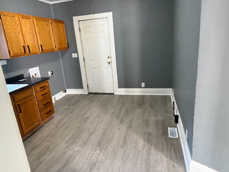 Building Photo - 629 Willard St