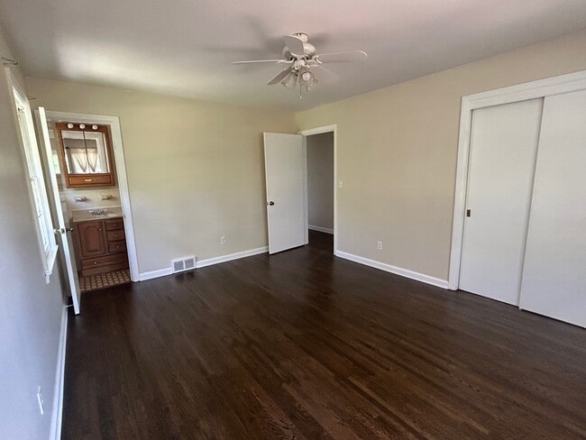 Building Photo - 87 Davis St