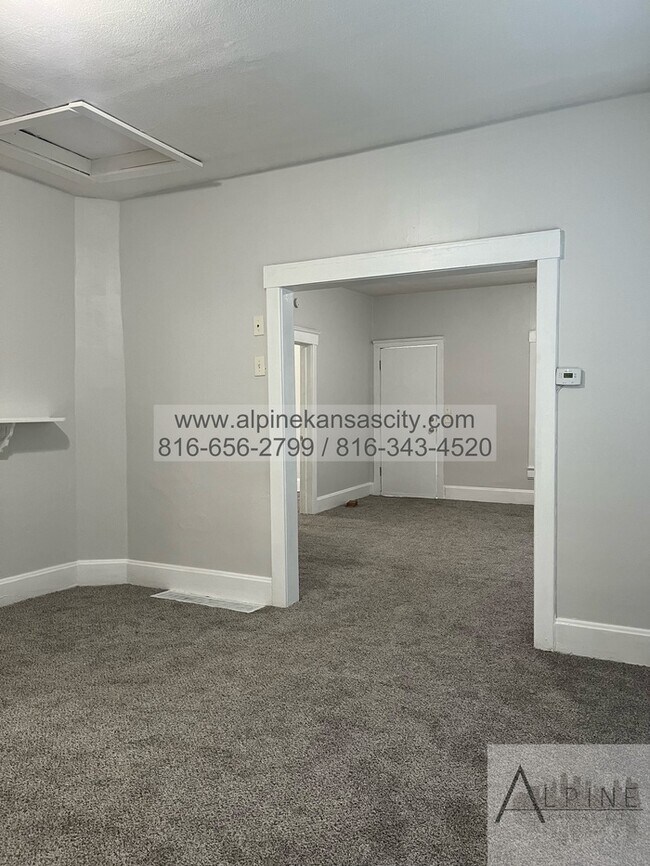 Building Photo - Independence Home Available
