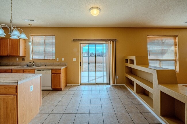 Building Photo - 10416 Rosefinch Dr NW