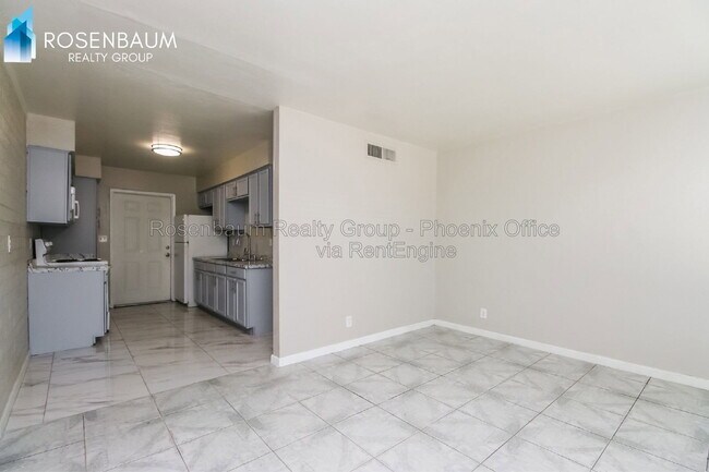 Building Photo - 654 S Mesa Dr