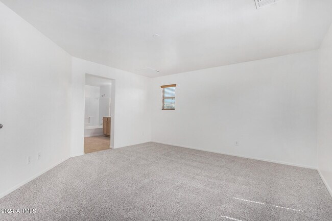 Building Photo - 2261 S Ponderosa Dr