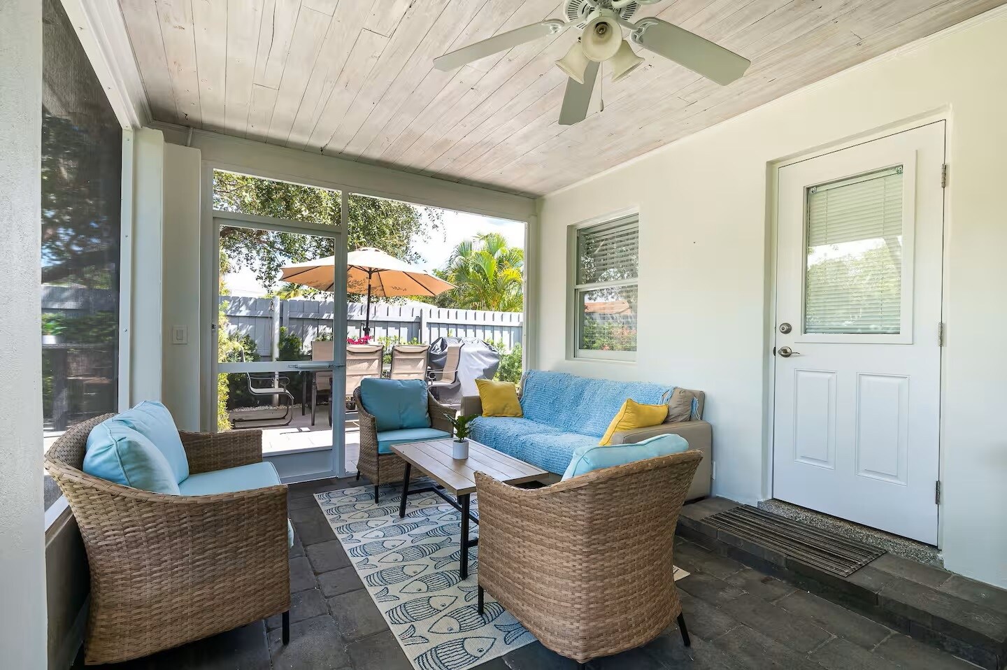 Sunroom to read a book or relax - 5515 Spruce Ave