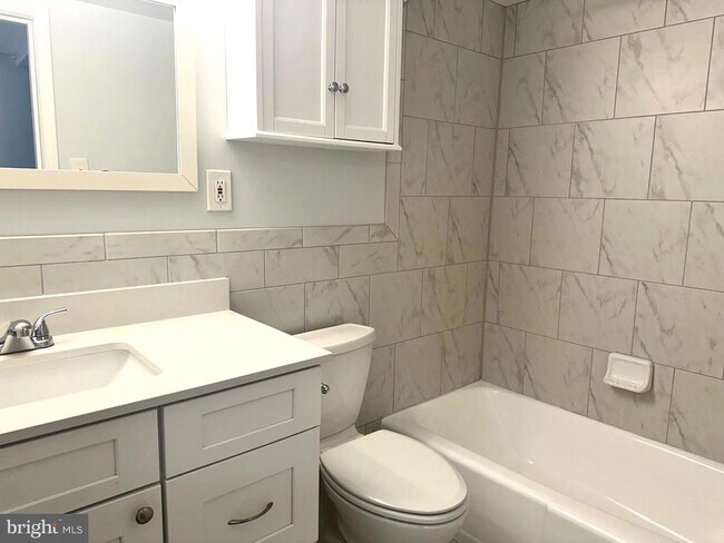 Building Photo - 8315 N Brook Ln