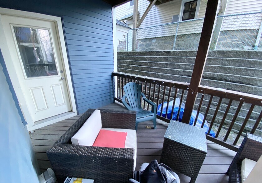 Building Photo - 178 Hillside St