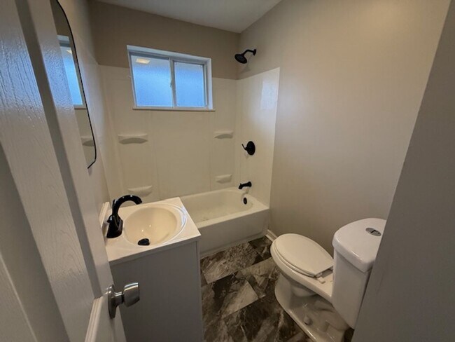 Building Photo - 205 Charleston Dr