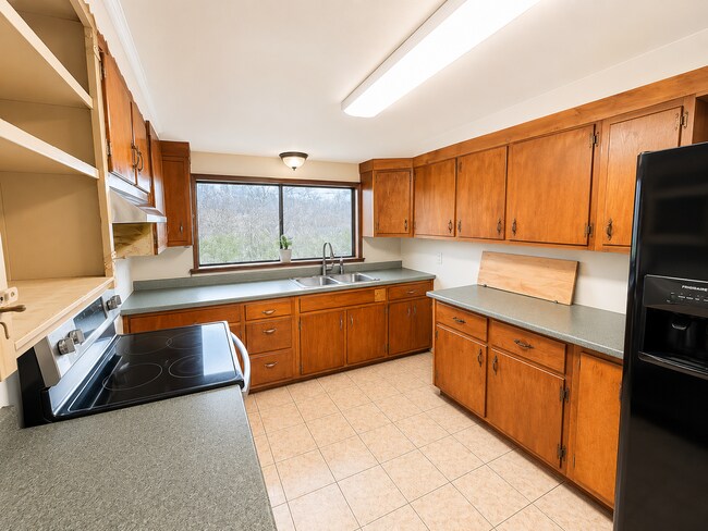 Building Photo - 1445 Hulton Rd