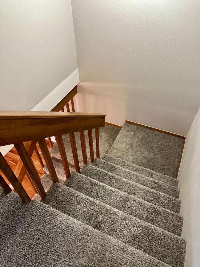 Building Photo - Don't Miss out on this 2 Bed +Loft Townhom...