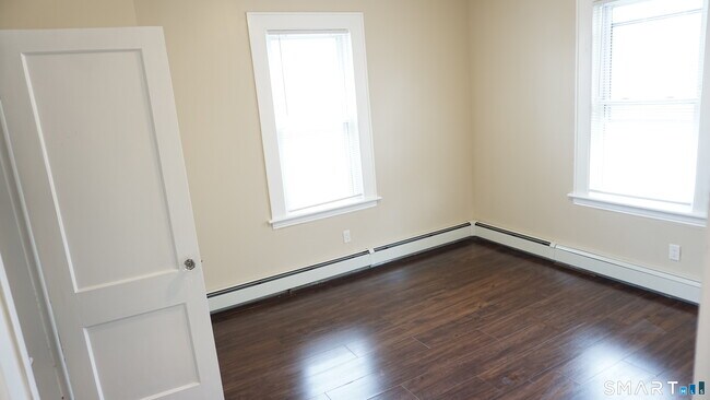 Building Photo - 316 Linwood Ave
