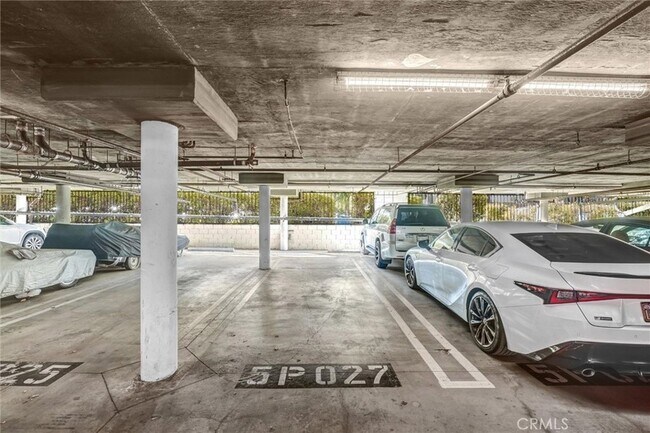 Building Photo - 5535 Canoga Ave