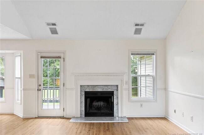 Building Photo - 111 Silverberry Ct