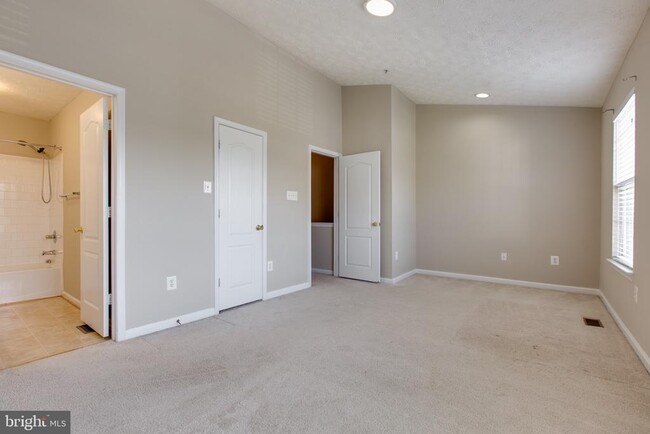 Building Photo - 3274 Halcyon Ct