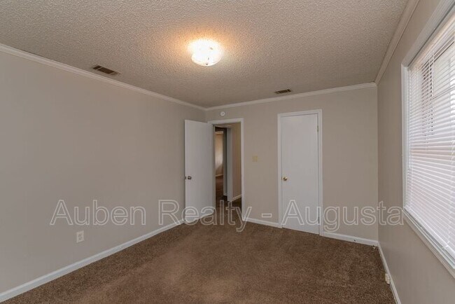 Building Photo - 2165 1/2 Telfair Street