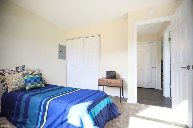 Building Photo - 2 br, 1 bath  - Chase Pointe