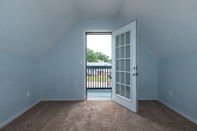 Building Photo - Newly Renovated 4 Bed / 3.5 Bath in Tulsa ...