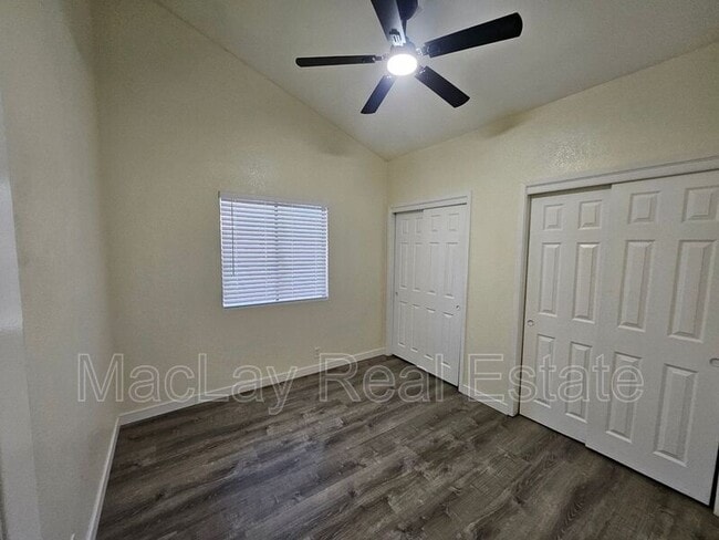 Building Photo - 4024 E Hiddenview Dr