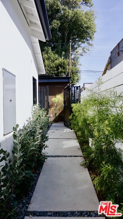 Building Photo - 2668 Greenfield Ave