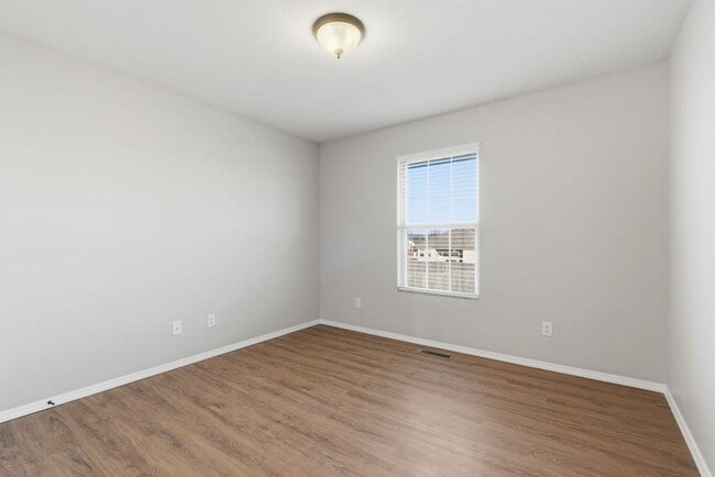 Building Photo - 205 E Lapis St
