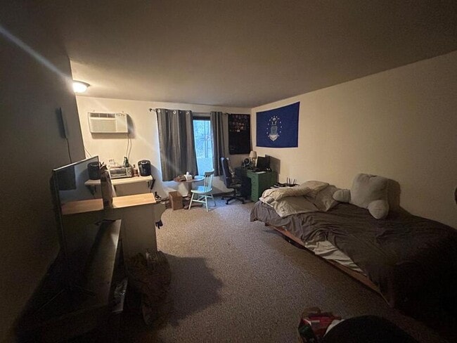 Building Photo - 134 E Johnson St