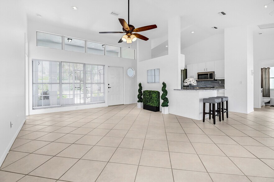 Bright space - 7023 Mill Pond Cir