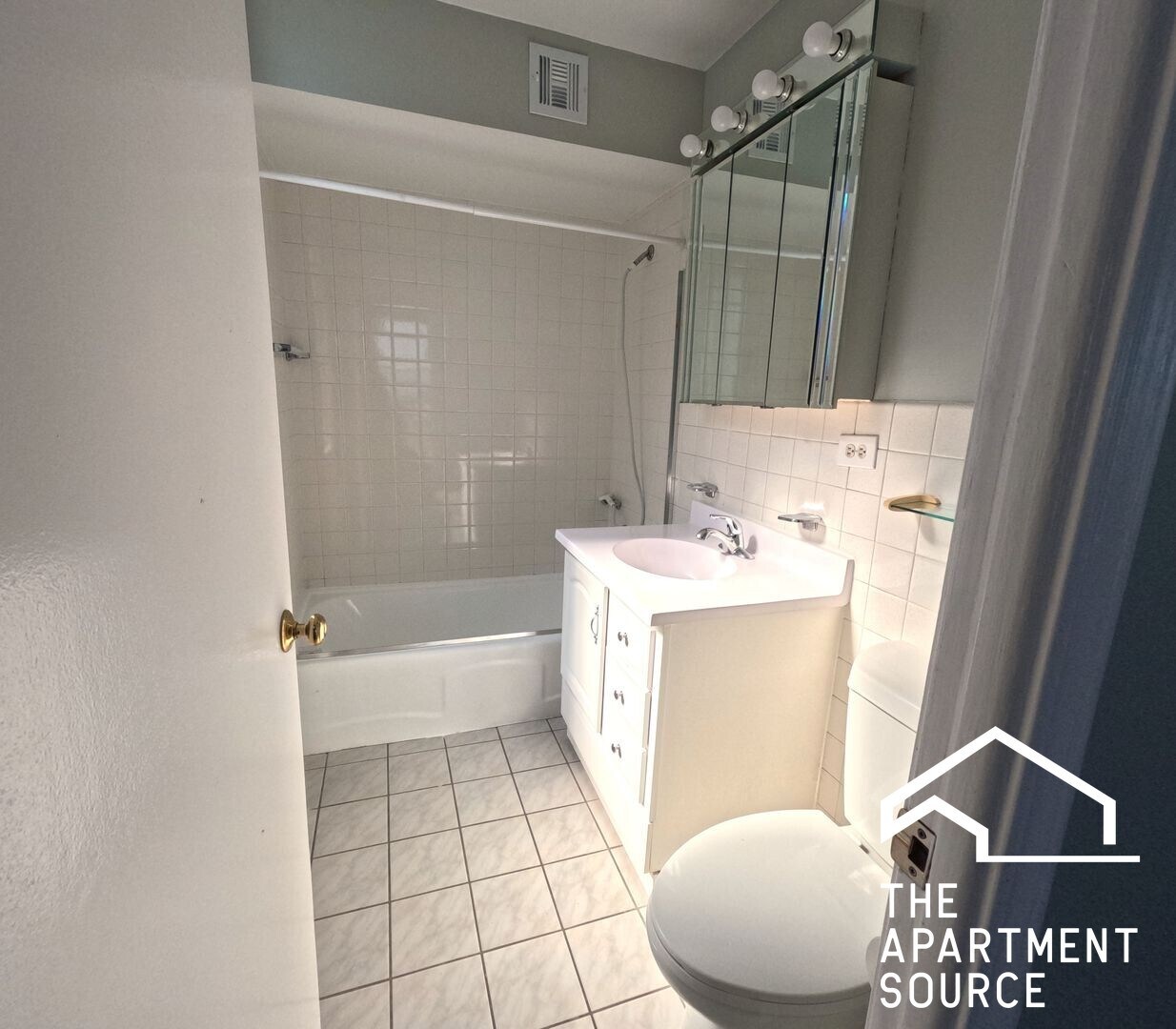 Building Photo - 6325 N Sheridan Rd