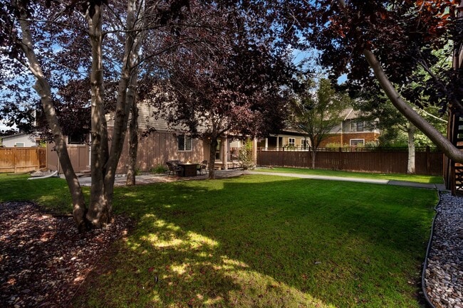 Building Photo - Spacious 3-Bedroom Home in Sought-After Valley West