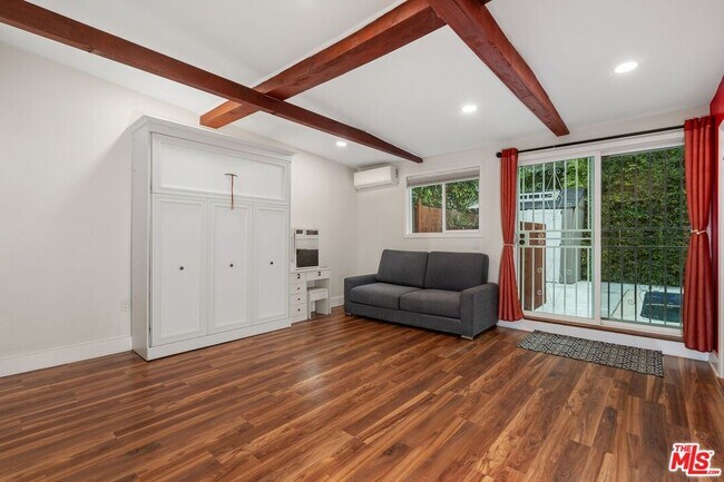 Building Photo - 828 N Crescent Heights Blvd