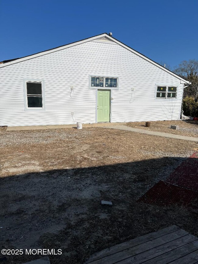 Primary Photo - 213 E Main St