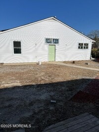 Building Photo - 213 E Main St