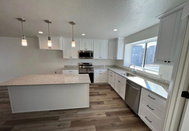 Building Photo - 383 S 650 E