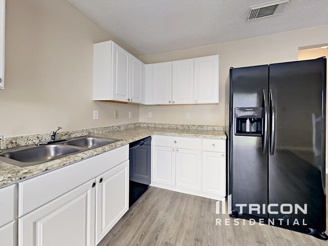 Building Photo - 8014 Chestnut Blue