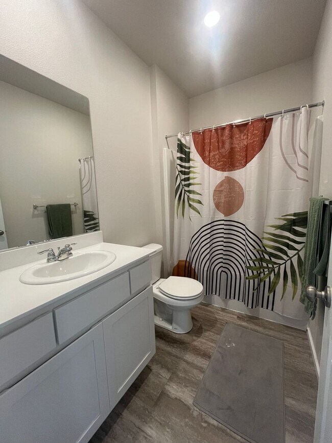 Building Photo - 3-Bedroom 2-Bathroom home in Lowell