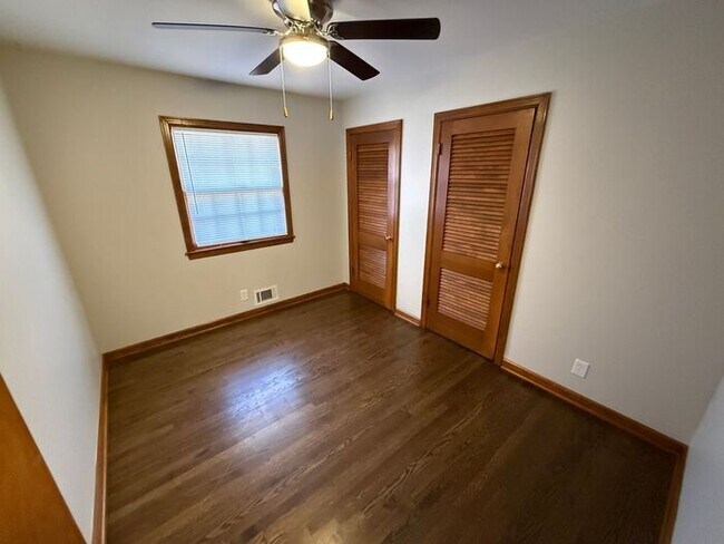 Building Photo - 3BR/2BA w/ Finished Basement + Fenced Yard in Raytown