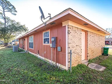 Building Photo - 5117 Potomac Dr