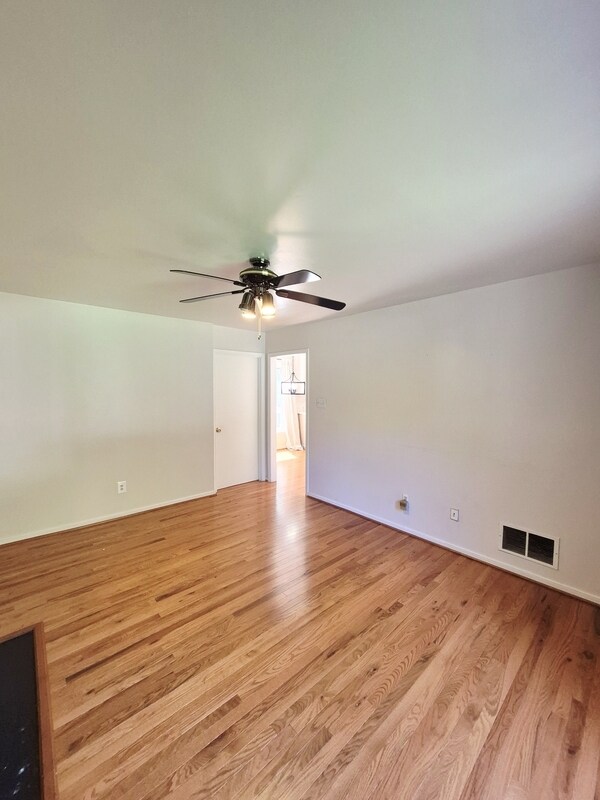 Building Photo - 9019 Double Tree Ln