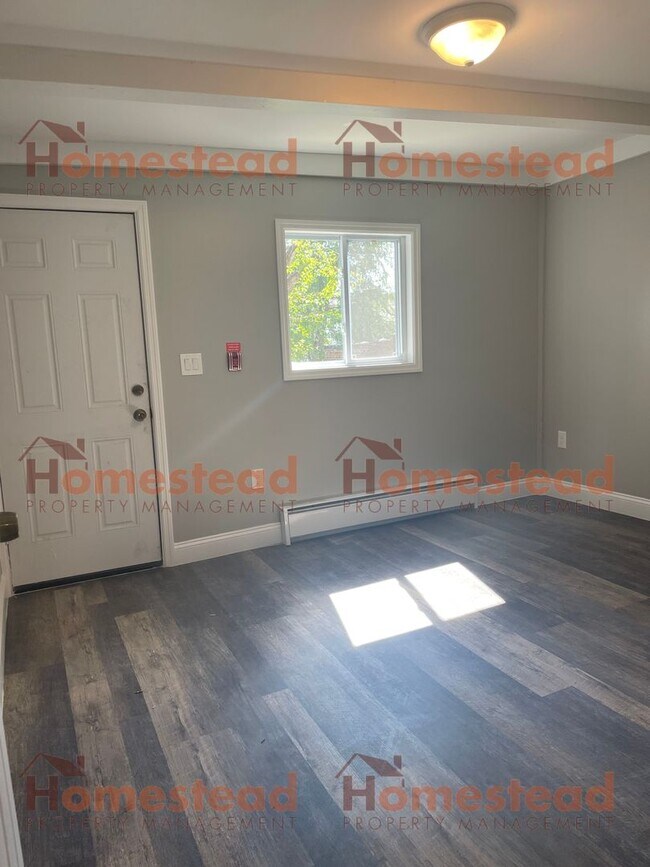 Building Photo - 806 DeKalb St