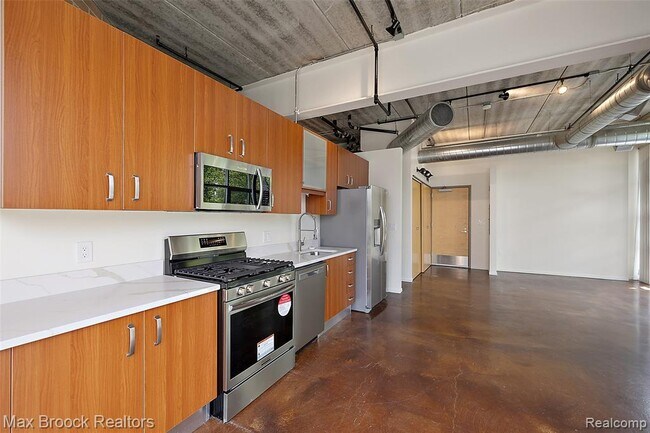 Building Photo - 333 E Parent Ave