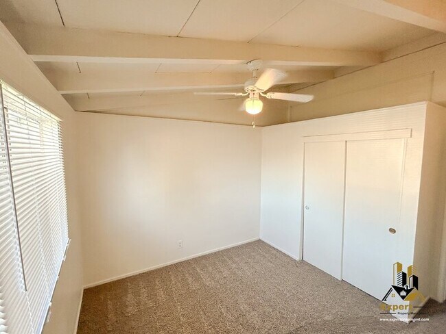 Building Photo - 5625 San Vincente Way