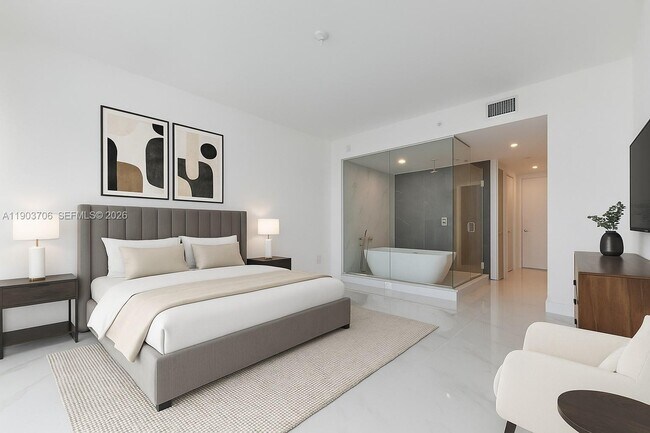 Building Photo - 700 NE 24th St