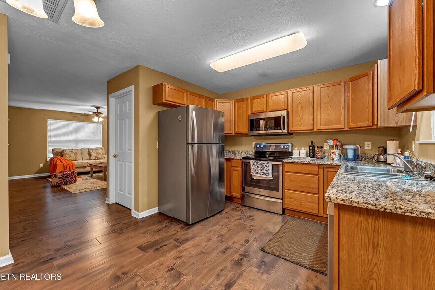 Building Photo - 4817 Poplar Crest Way