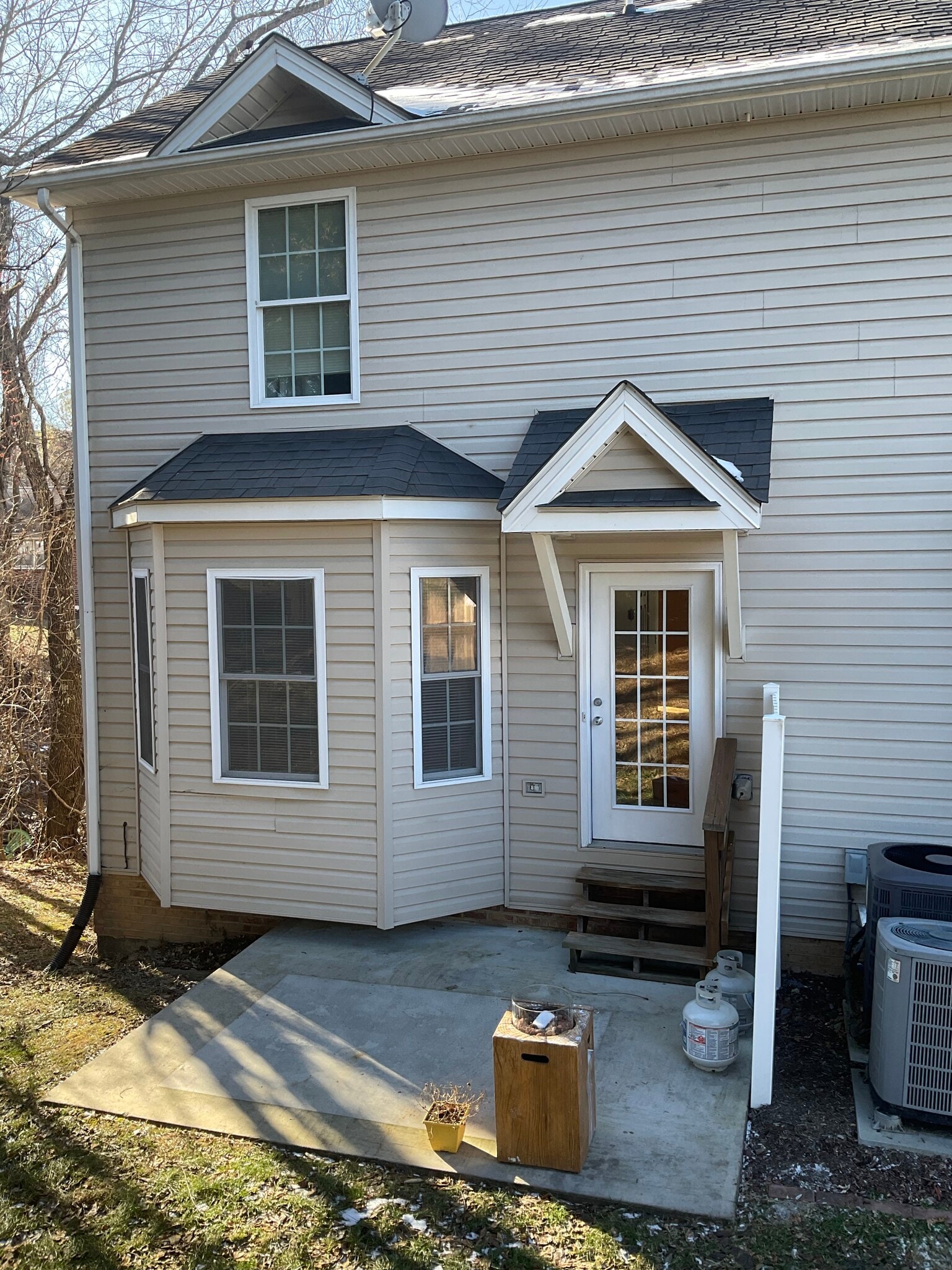 Building Photo - 114 Sutherland Dr