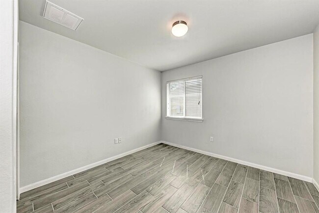 Building Photo - 233 Wallops