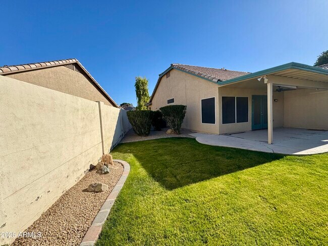 Building Photo - 830 N Granada Dr