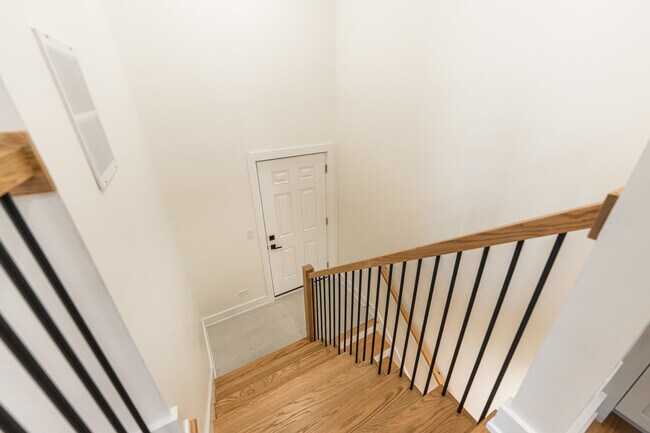 Building Photo - 5856 N Magnolia Ave