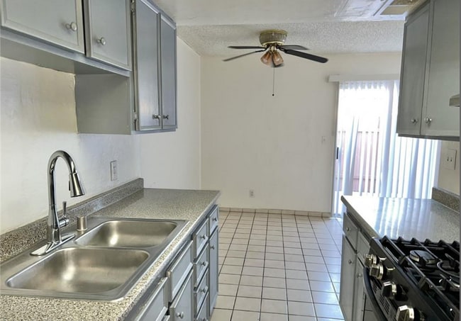 Building Photo - 3518 Villa Knolls N Dr