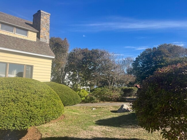 Building Photo - 6 Bass Rocks Rd