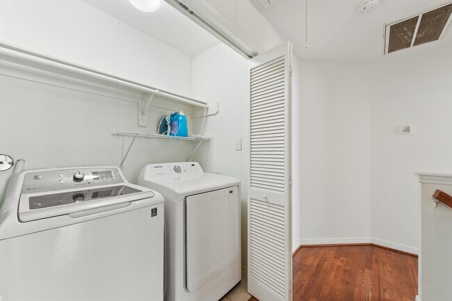 Building Photo - 1433 Oneil St