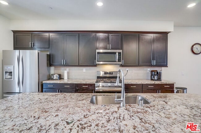 Building Photo - 20619 Oakglen Ln