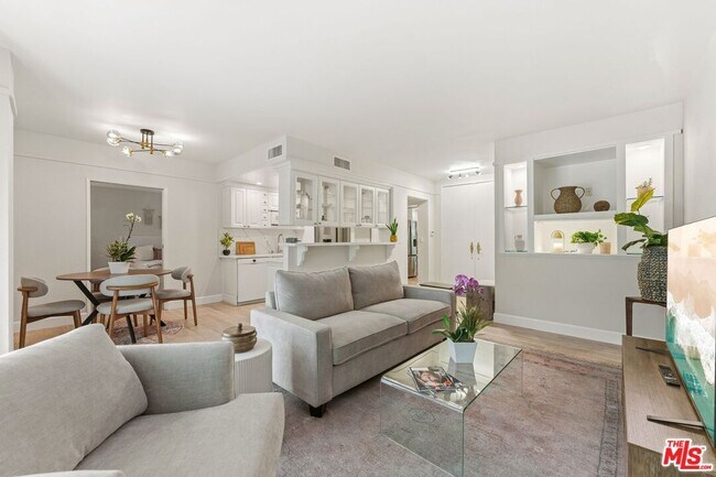 Building Photo - 1131 Alta Loma Rd